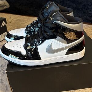 New Nike Men’s Air Jordan 1 Mid SE Shoes size 9.5 - black/metallic silver/white